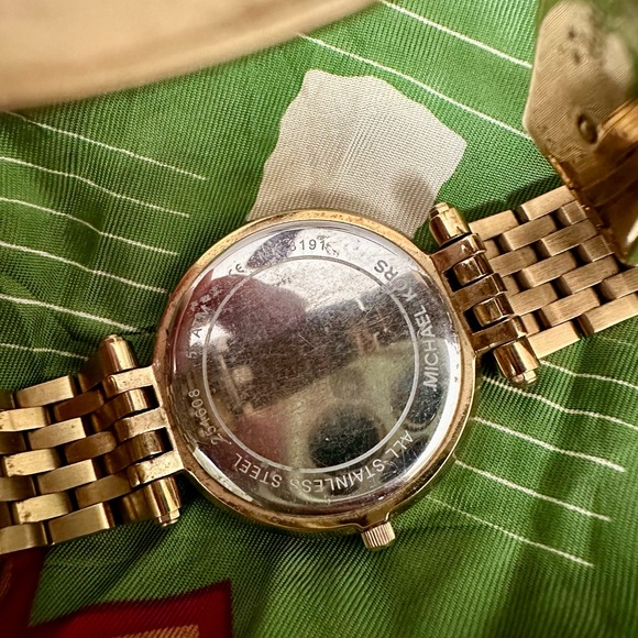 Michael Kors Watch - Picture 6 of 9